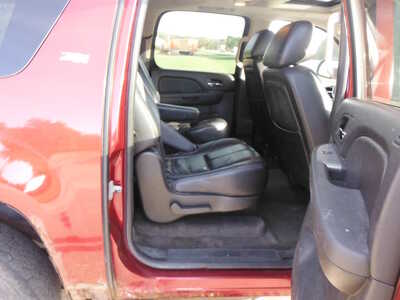 2010 Chevrolet Suburban, $2800. Photo 6