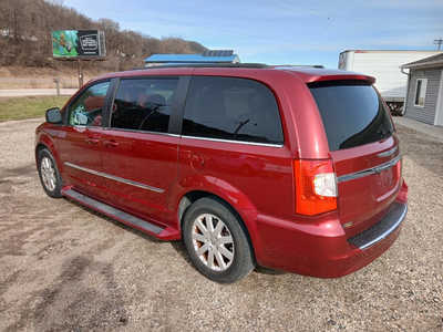 2015 Chrysler Town & Country, $7990. Photo 3