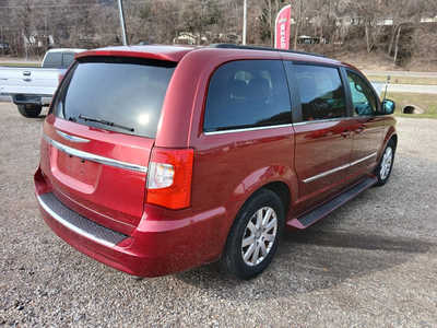2015 Chrysler Town & Country, $7990. Photo 5