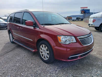 2015 Chrysler Town & Country, $7990. Photo 7