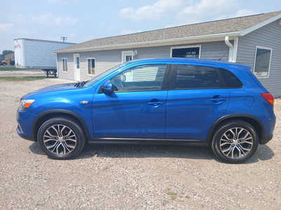 2016 Mitsubishi Outlander, $7500. Photo 2