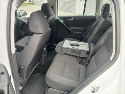 2015 Volkswagen Tiguan, $7900. Photo 10