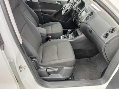 2015 Volkswagen Tiguan, $7900. Photo 12