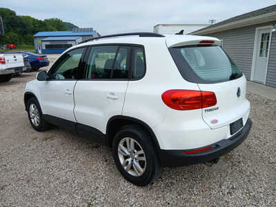 2015 Volkswagen Tiguan, $7900. Photo 3