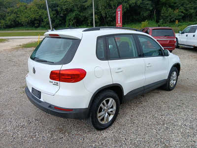 2015 Volkswagen Tiguan, $7900. Photo 5
