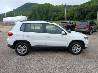 2015 Volkswagen Tiguan, $7900. Photo 6