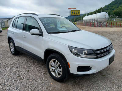2015 Volkswagen Tiguan, $7900. Photo 7