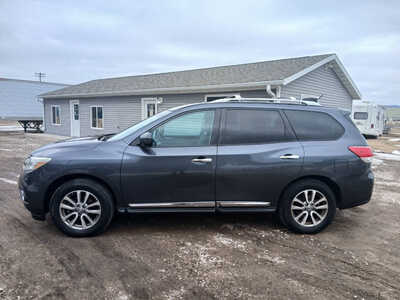 2014 Nissan Pathfinder, $6900. Photo 2
