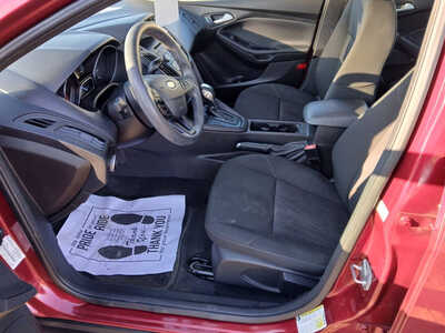 2015 Ford Focus, $5900. Photo 9
