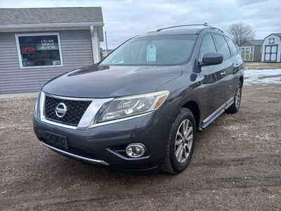 2014 Nissan Pathfinder, $6900. Photo 1