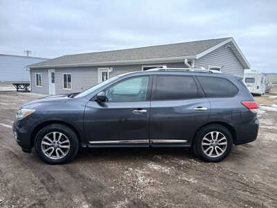 2014 Nissan Pathfinder, $6900. Photo 2