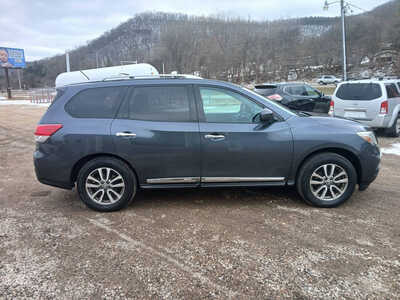 2014 Nissan Pathfinder, $6900. Photo 6