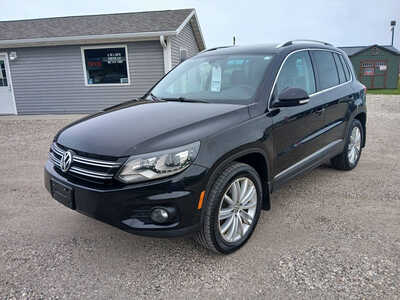 2016 Volkswagen Tiguan, $9500. Photo 2