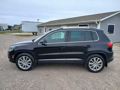 2016 Volkswagen Tiguan, $9500. Photo 3