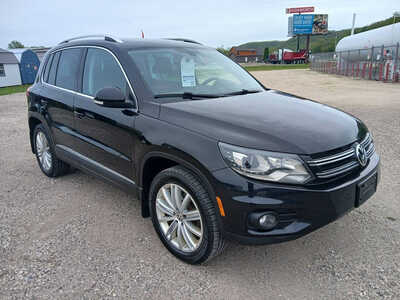 2016 Volkswagen Tiguan, $9500. Photo 8