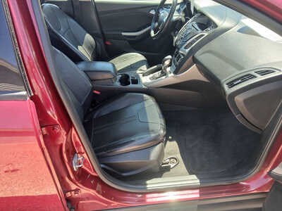 2014 Ford Focus, $4700. Photo 11
