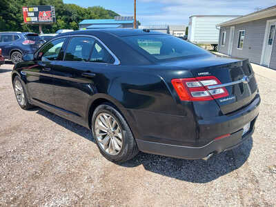 2015 Ford Taurus, $9500. Photo 3