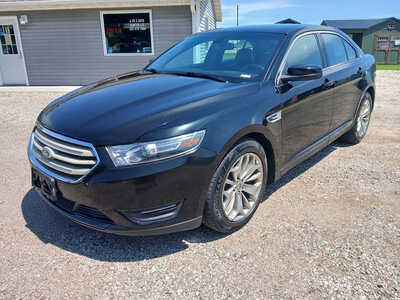 2015 Ford Taurus, $9500. Photo 1