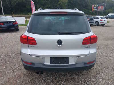 2013 Volkswagen Tiguan, $7800. Photo 4