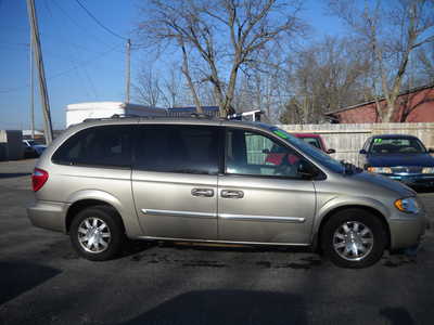 2005 Chrysler Town & Country, $4750. Photo 4