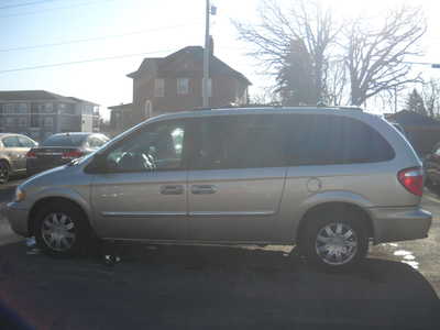 2005 Chrysler Town & Country, $4750. Photo 8
