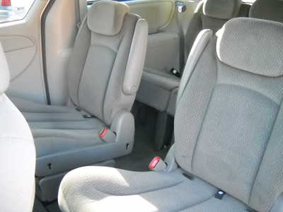 2005 Chrysler Town & Country, $4750. Photo 10