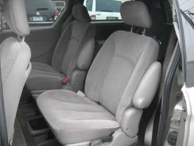 2003 Chrysler Town & Country, $3750. Photo 10