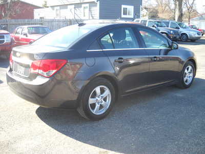2016 Chevrolet Cruze, $7500. Photo 5