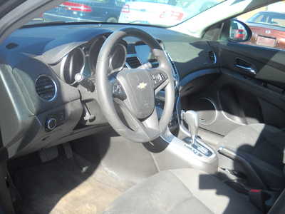 2016 Chevrolet Cruze, $7500. Photo 9