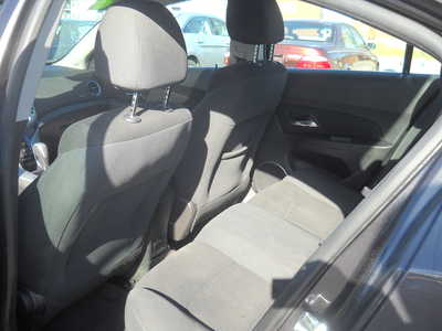 2016 Chevrolet Cruze, $7500. Photo 11