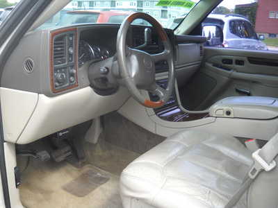 2002 Cadillac Escalade, $5995. Photo 9
