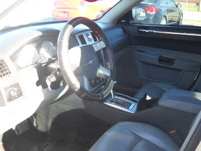 2006 Chrysler 300, $6995. Photo 10