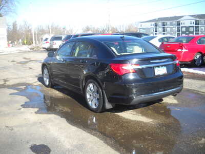 2011 Chrysler 200, $4250. Photo 3