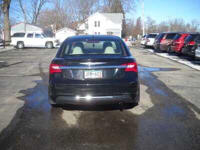2011 Chrysler 200, $4250. Photo 4