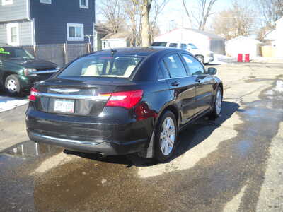 2011 Chrysler 200, $4250. Photo 5