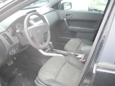 2010 Ford Focus, $2200. Photo 9
