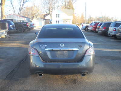 2013 Nissan Maxima, $4750. Photo 4
