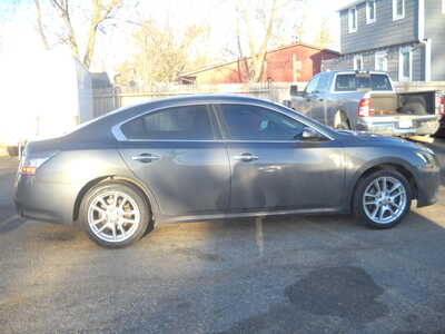 2013 Nissan Maxima, $4750. Photo 6