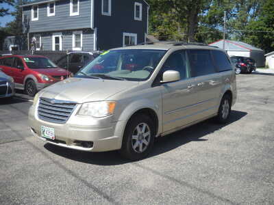 2010 Chrysler Town & Country, $950. Photo 1