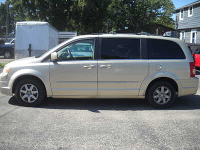 2010 Chrysler Town & Country, $950. Photo 4