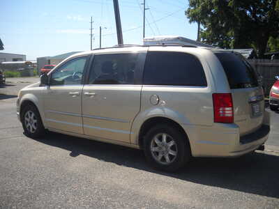 2010 Chrysler Town & Country, $950. Photo 5