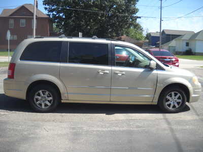 2010 Chrysler Town & Country, $950. Photo 8