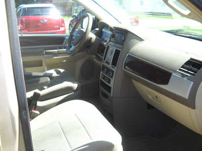 2010 Chrysler Town & Country, $950. Photo 9