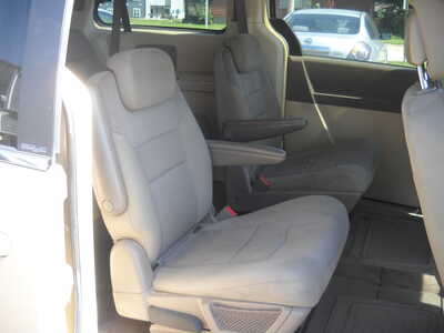 2010 Chrysler Town & Country, $950. Photo 10
