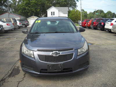 2014 Chevrolet Cruze, $3500. Photo 2