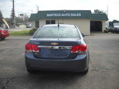 2014 Chevrolet Cruze, $3500. Photo 6