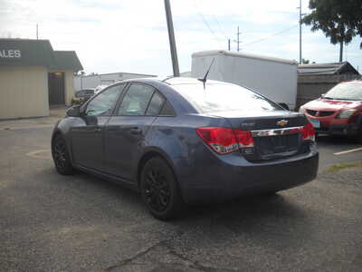 2014 Chevrolet Cruze, $3500. Photo 7