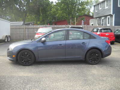 2014 Chevrolet Cruze, $3500. Photo 8