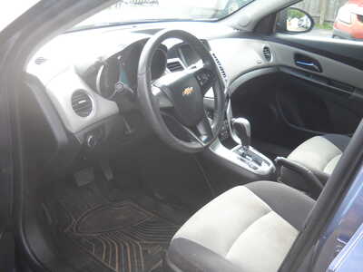 2014 Chevrolet Cruze, $3500. Photo 9