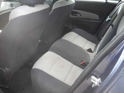 2014 Chevrolet Cruze, $3500. Photo 10